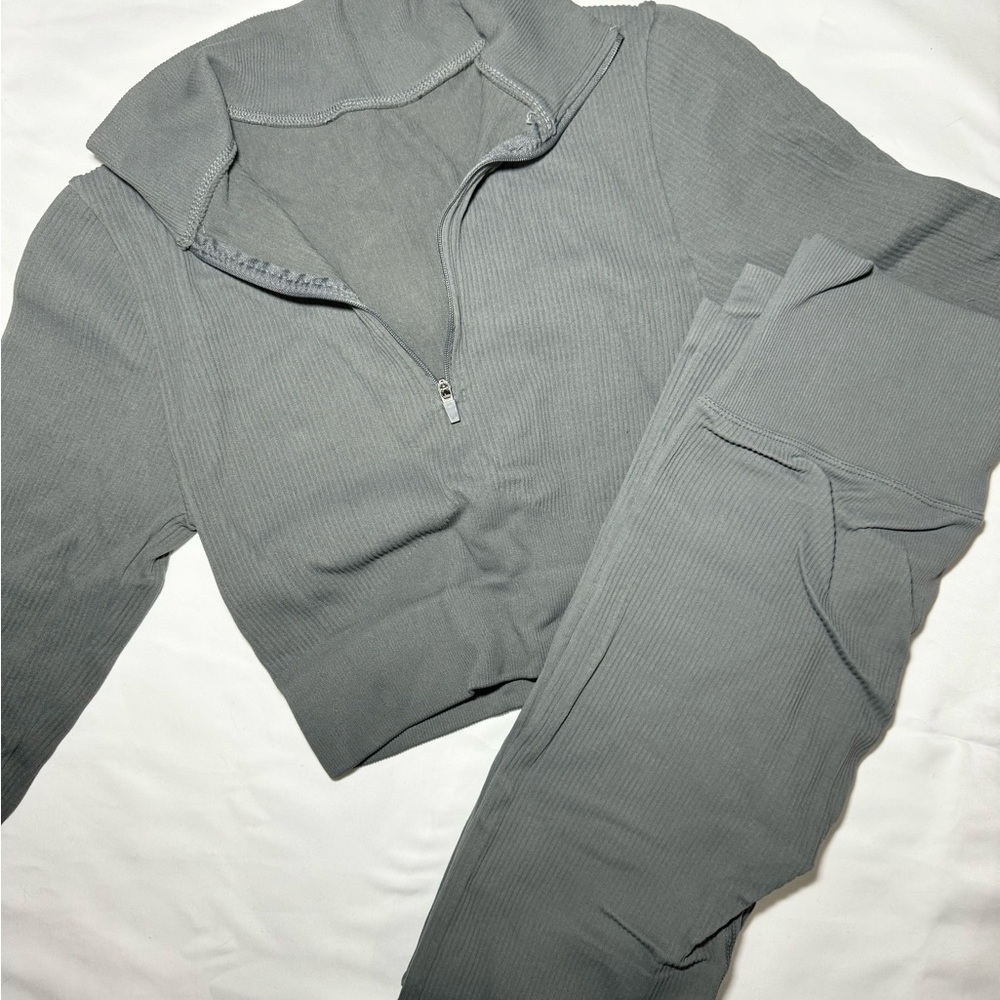 Gray Ribbed Gym Set
